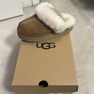 UGG platform slipper